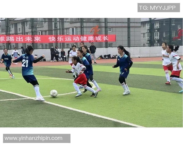 9岁女孩热爱足球明星梦想成真与偶像的亲密接触与成长故事