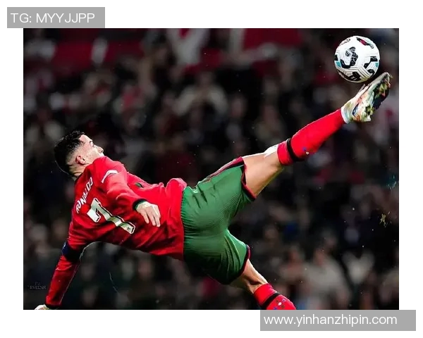 历史上那些令人难忘的足球明星及其传奇故事回顾